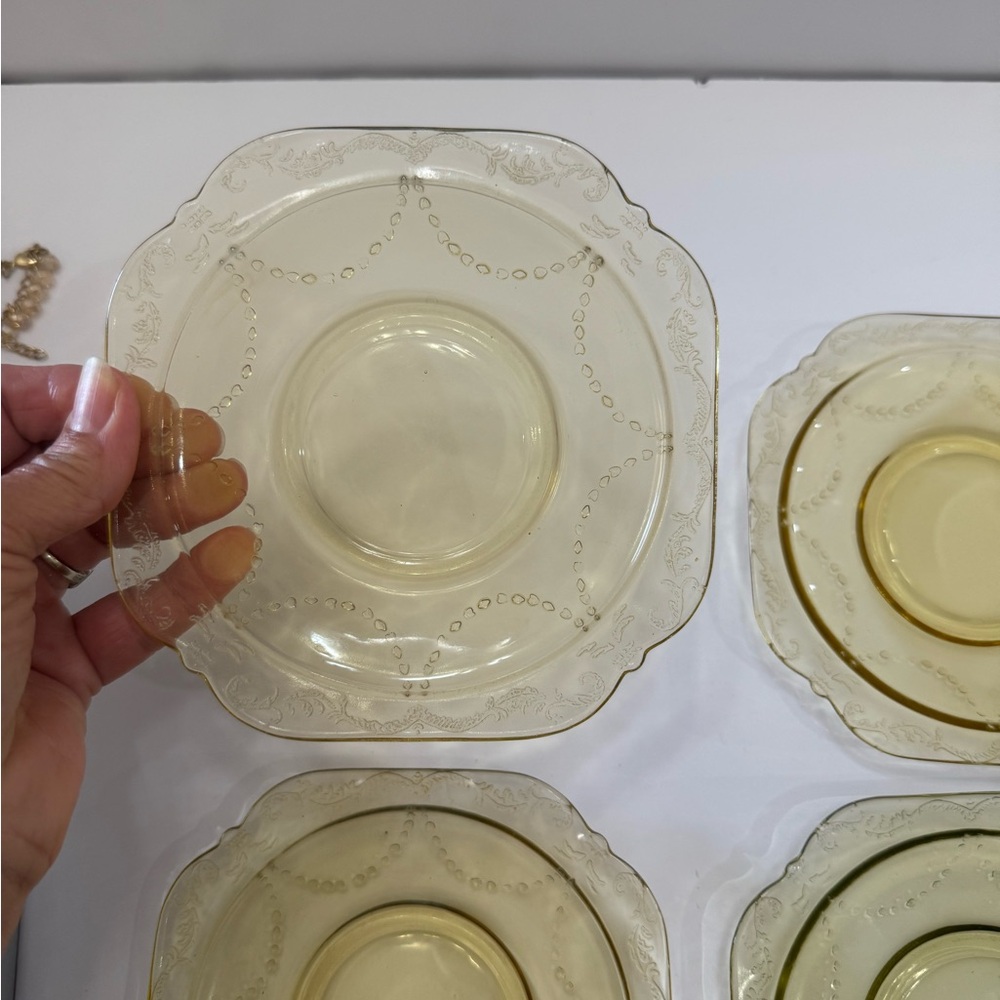 Vintage Depression
Glass Madrid Pattern
Federal Yellow Amber
4 Saucers - Picture 3 of 5